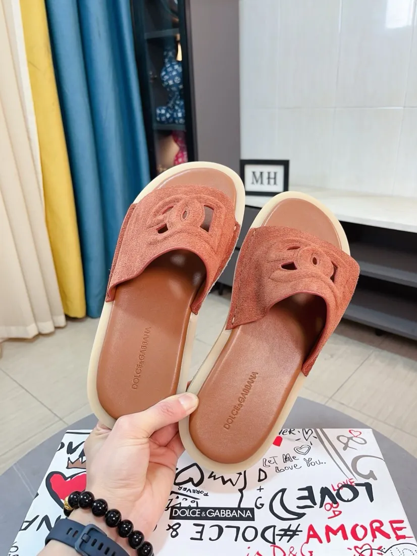 Men's shoes 💰340🌹🌹 (dg) New men's slippers, high-end boutique, leather puff upper with exquisite embossed logo decoration, fine workmanship, super soft sole, casual, loose and comfortable, a must-have in summer! \nsize：38-44